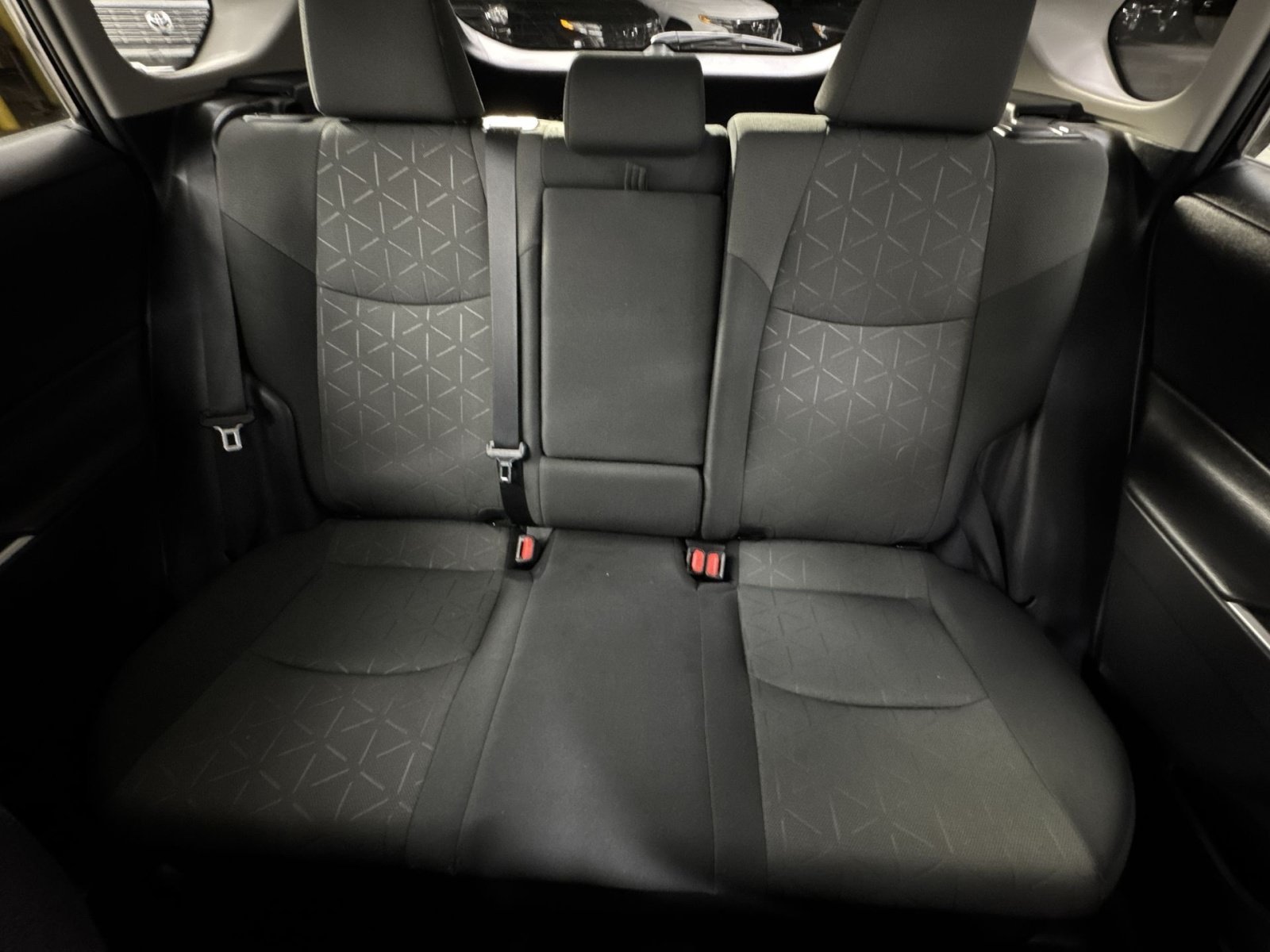 Used 2020 Toyota RAV4 XLE w/ Carpet Mat Package AWD/4WD image 15