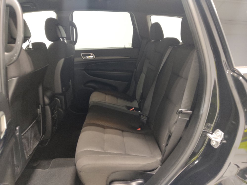 Used 2021 Jeep Grand Cherokee Laredo w/ Security & Convenience Group AWD/4WD image 18