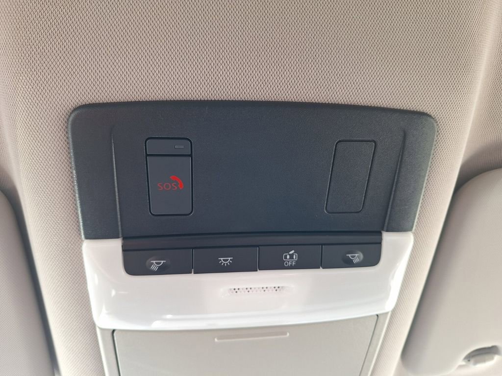 Certified 2025 Nissan Rogue SV image 17