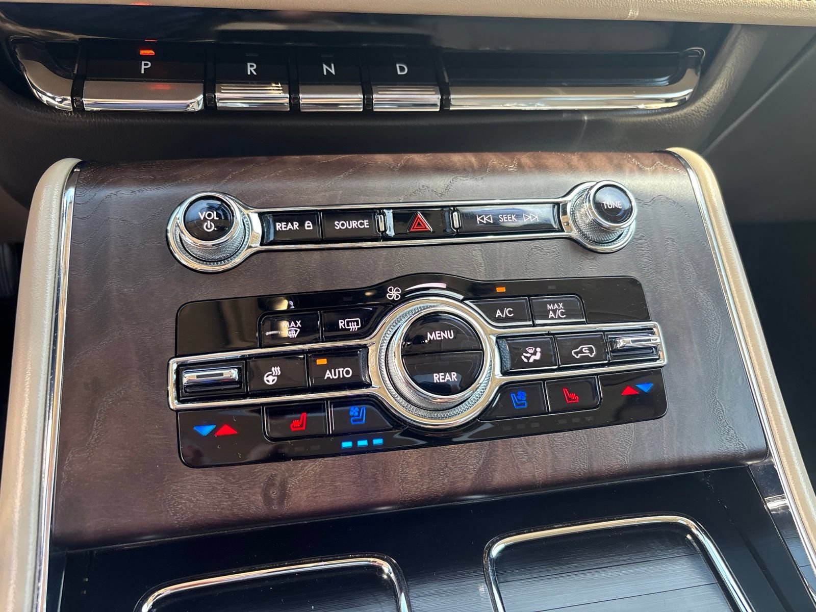Used 2021 Lincoln Aviator Reserve w/ Equipment Group 201A AWD/4WD image 25
