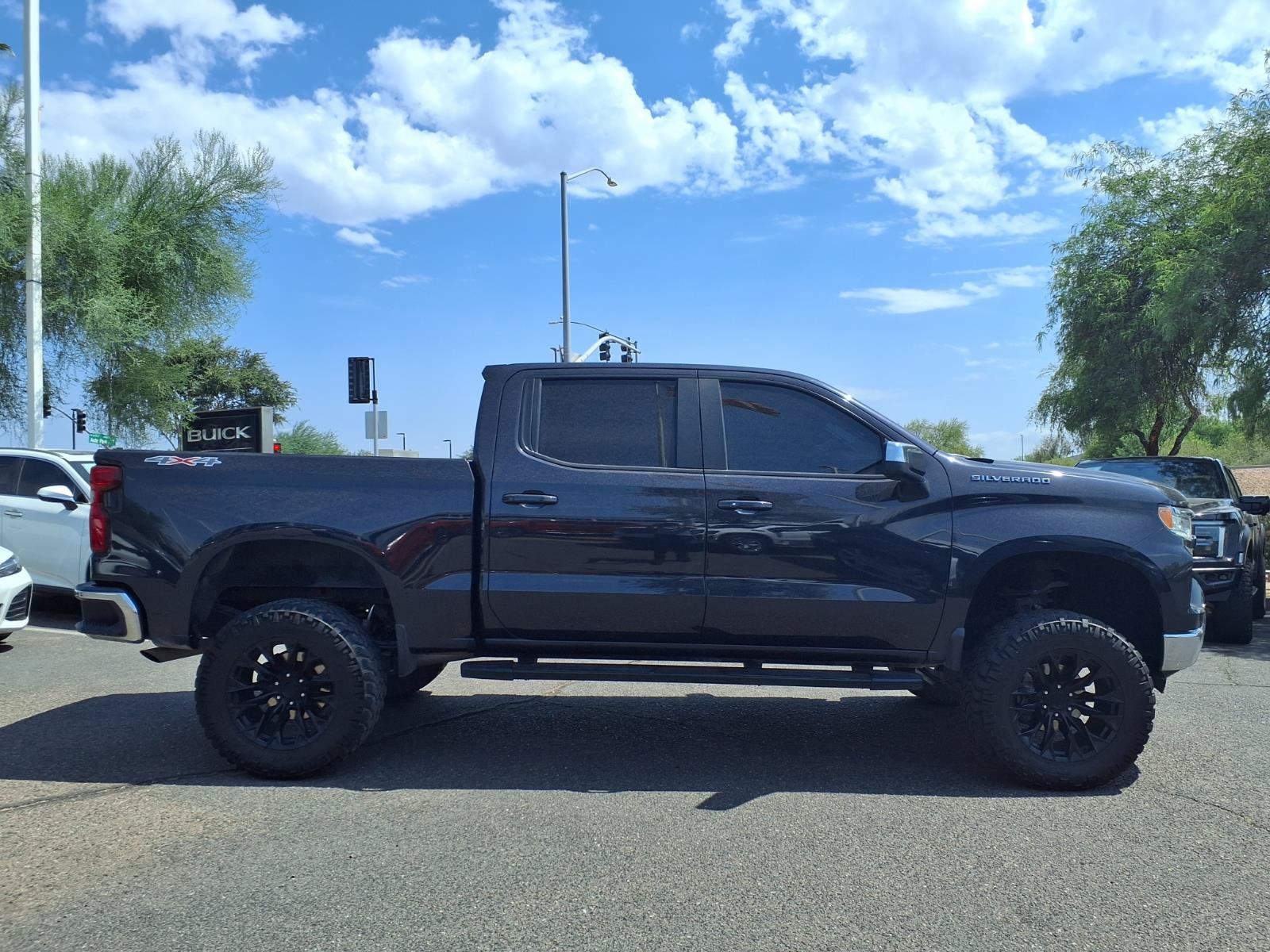 Used 2023 Chevrolet Silverado 1500 LT AWD/4WD image 4