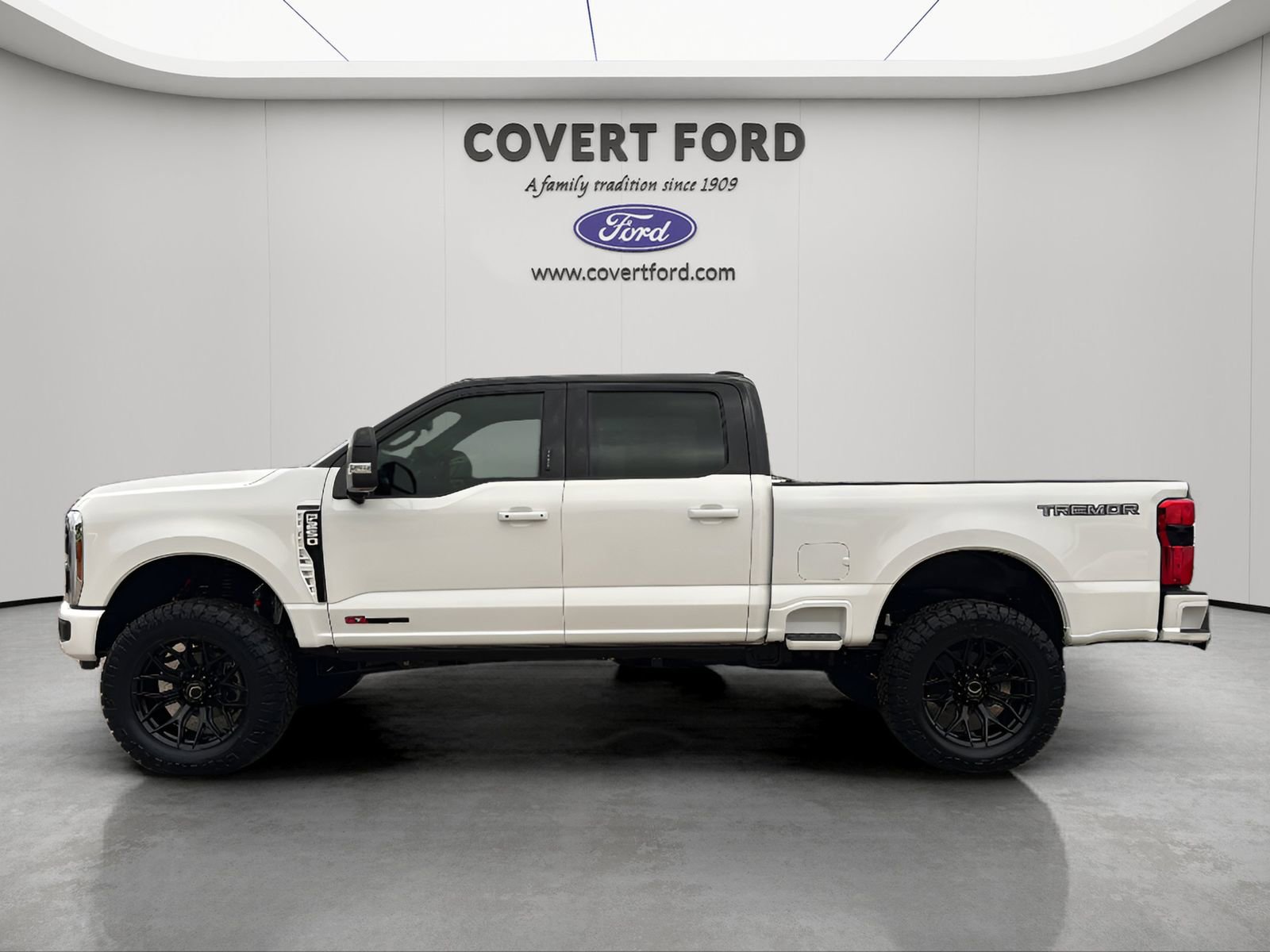 New 2026 Ford F250 Platinum w/ Tremor Off-Road Package AWD/4WD image 2