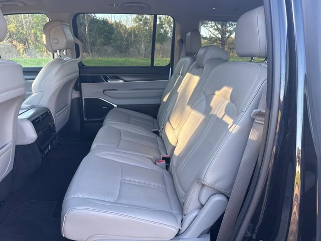 Used 2024 Jeep Wagoneer Series II w/ Flexible Seating Group image 13