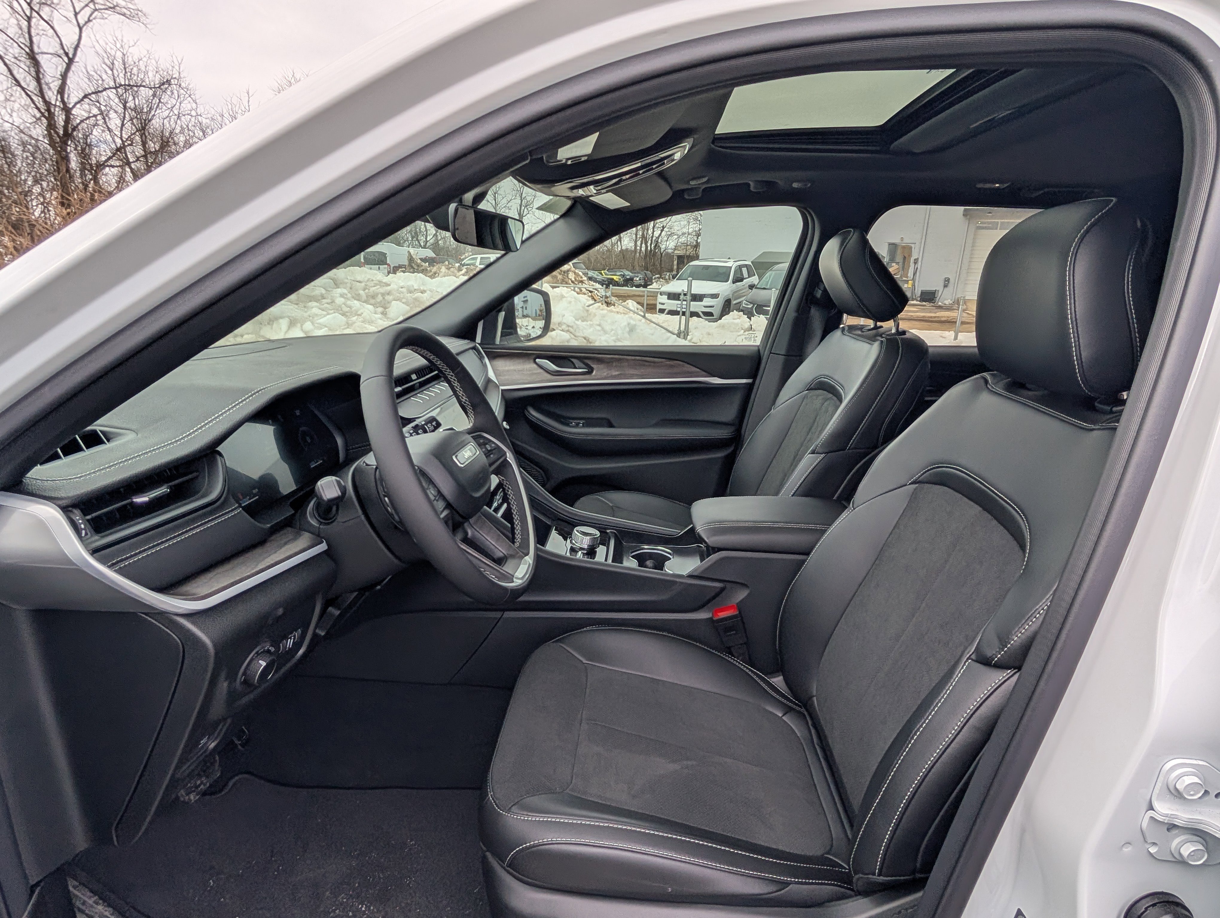 New 2026 Jeep Grand Cherokee Altitude image 10