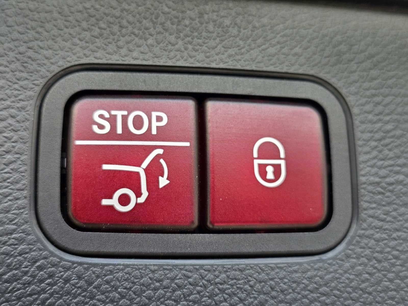 Used 2022 Mercedes-Benz GLC 300 4MATIC w/ Multimedia Package Lite image 14