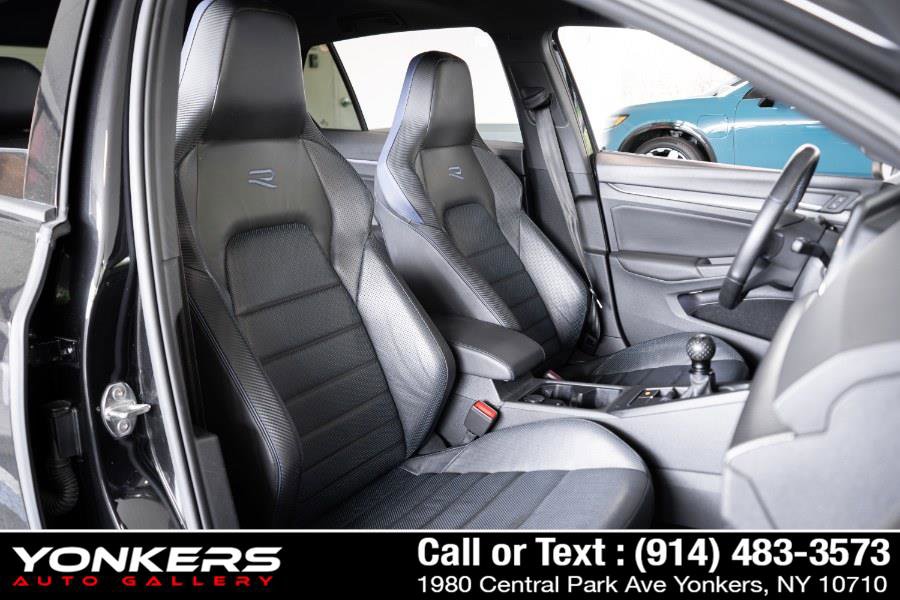 Used 2022 Volkswagen Golf R image 21