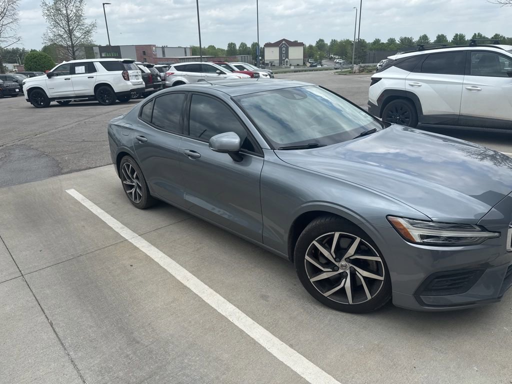Used 2019 Volvo S60 T6 Momentum w/ Multimedia Package image 1