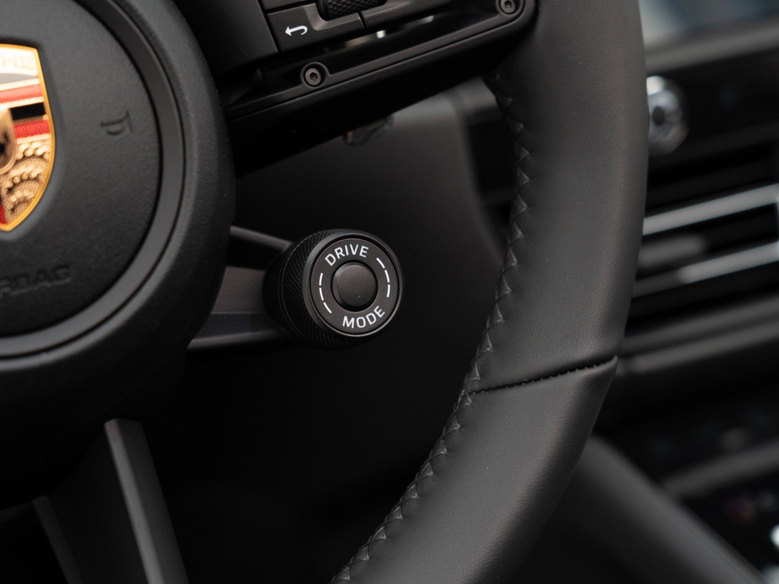 New 2026 Porsche Macan Turbo image 31