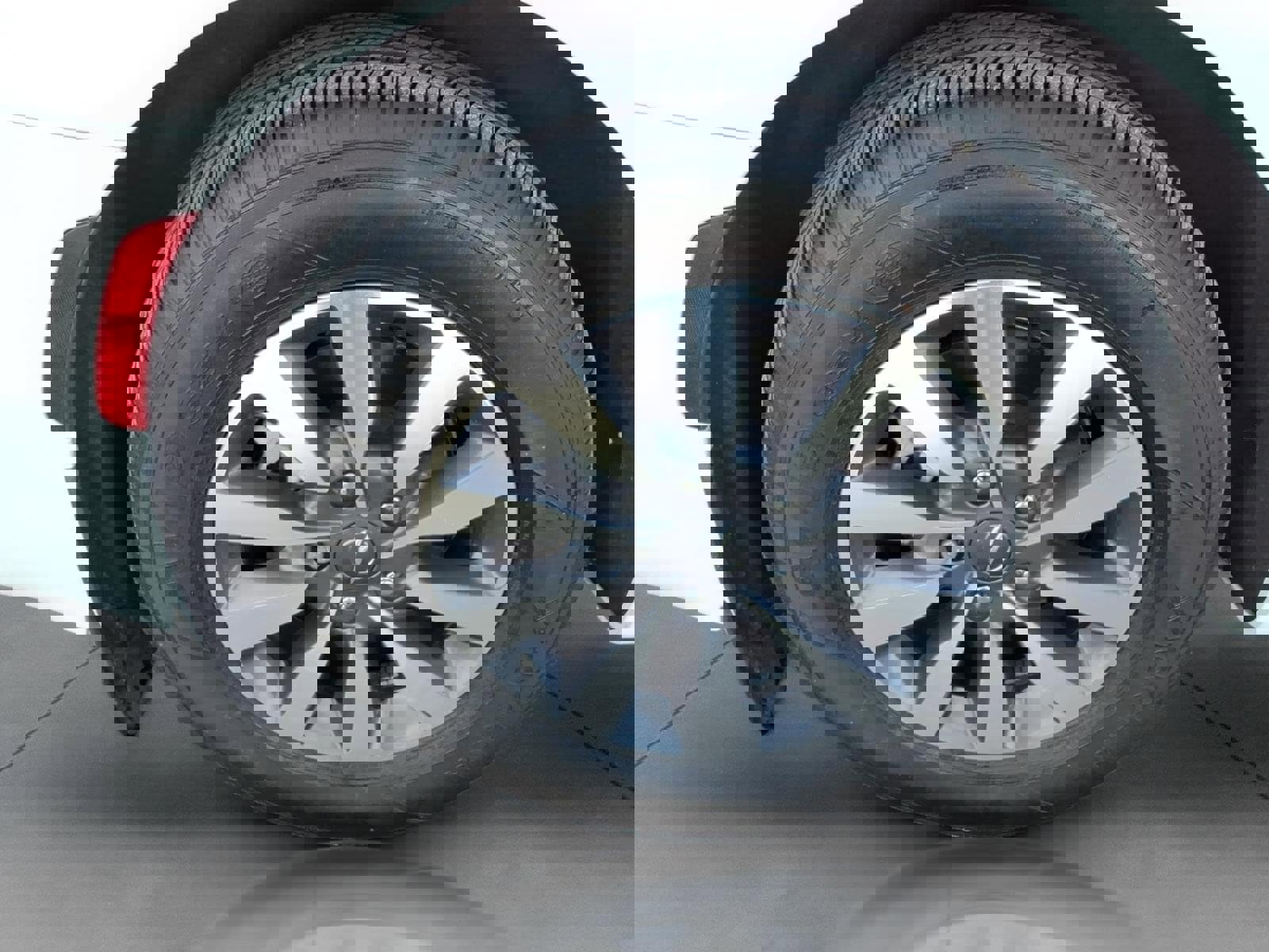 Used 2023 Chrysler Pacifica Limited w/ Uconnect Theater Family Group image 5