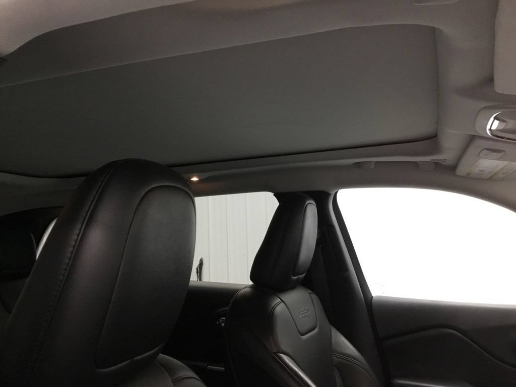 Used 2019 Jeep Cherokee Limited AWD/4WD image 44
