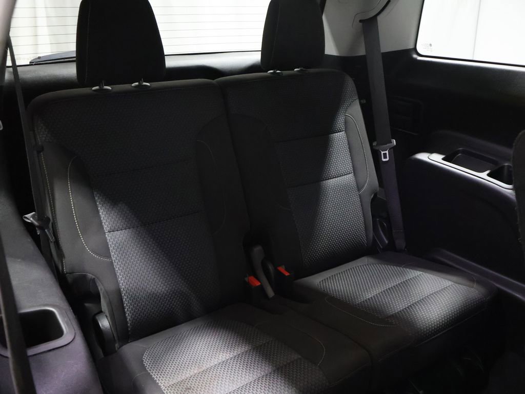 Used 2023 GMC Acadia SLE image 21