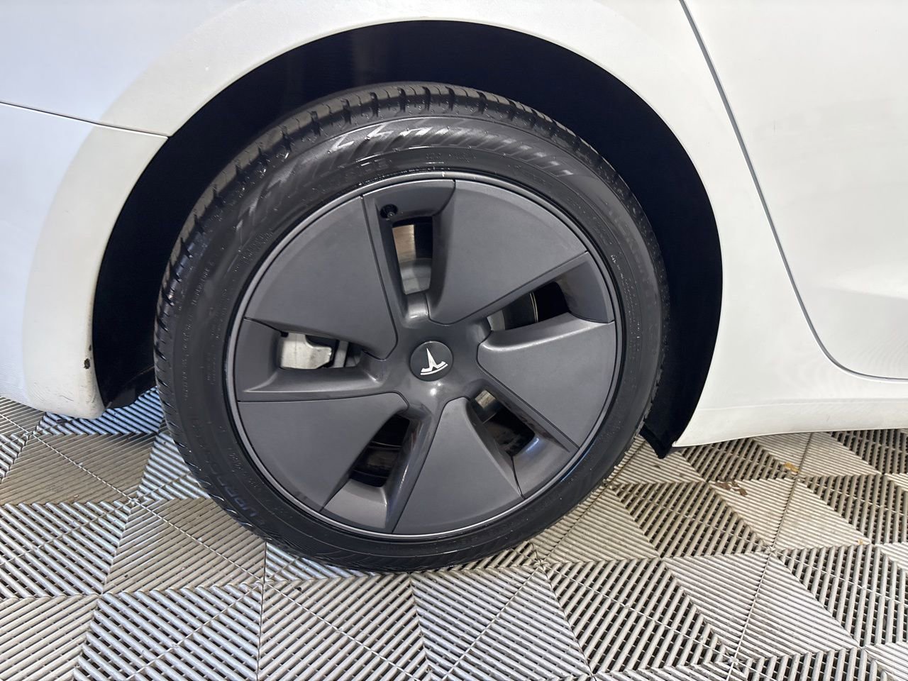 Used 2023 Tesla Model 3 Standard Range image 23