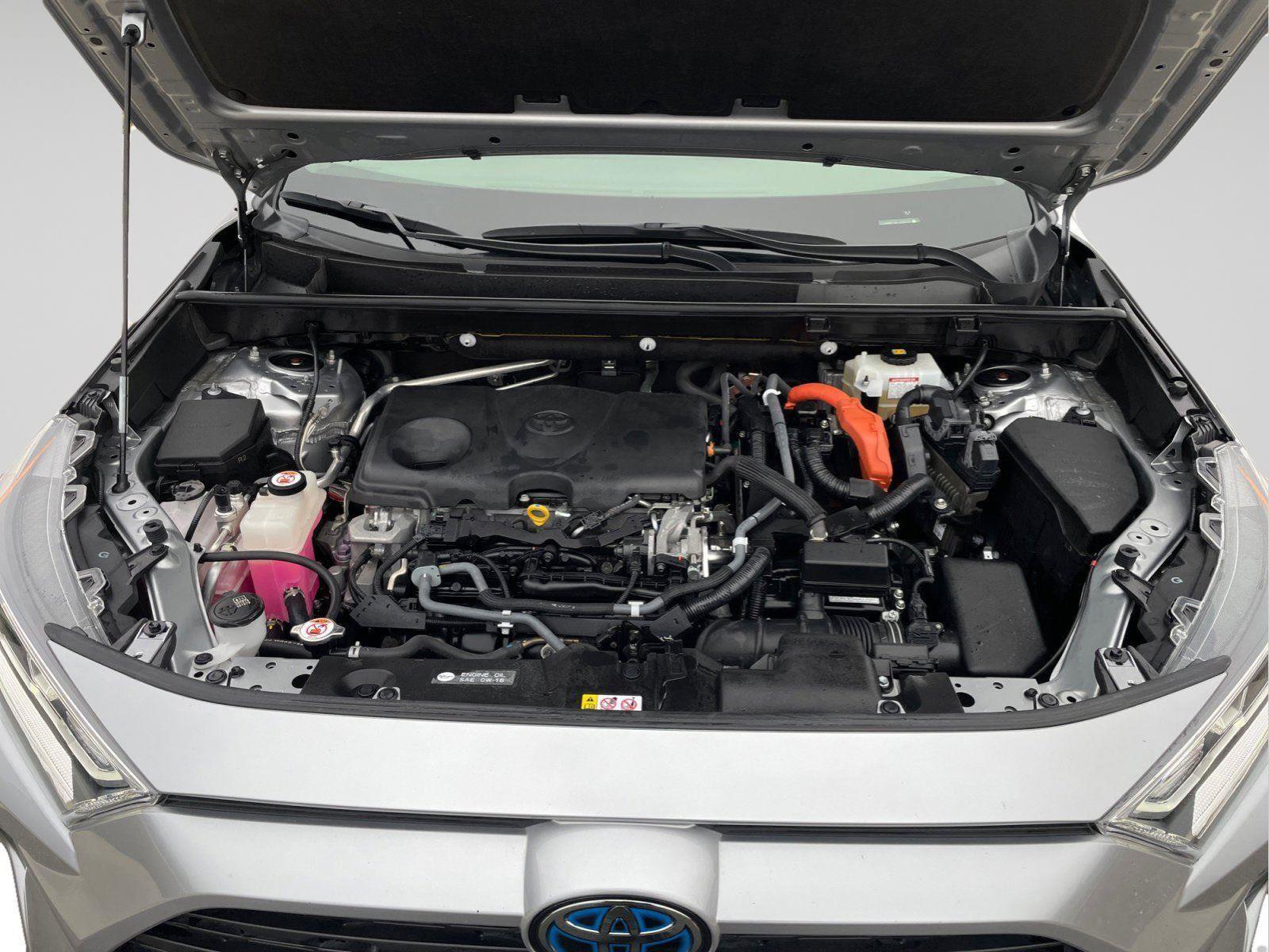 Used 2020 Toyota RAV4 XLE w/ Carpet Mat Package image 6