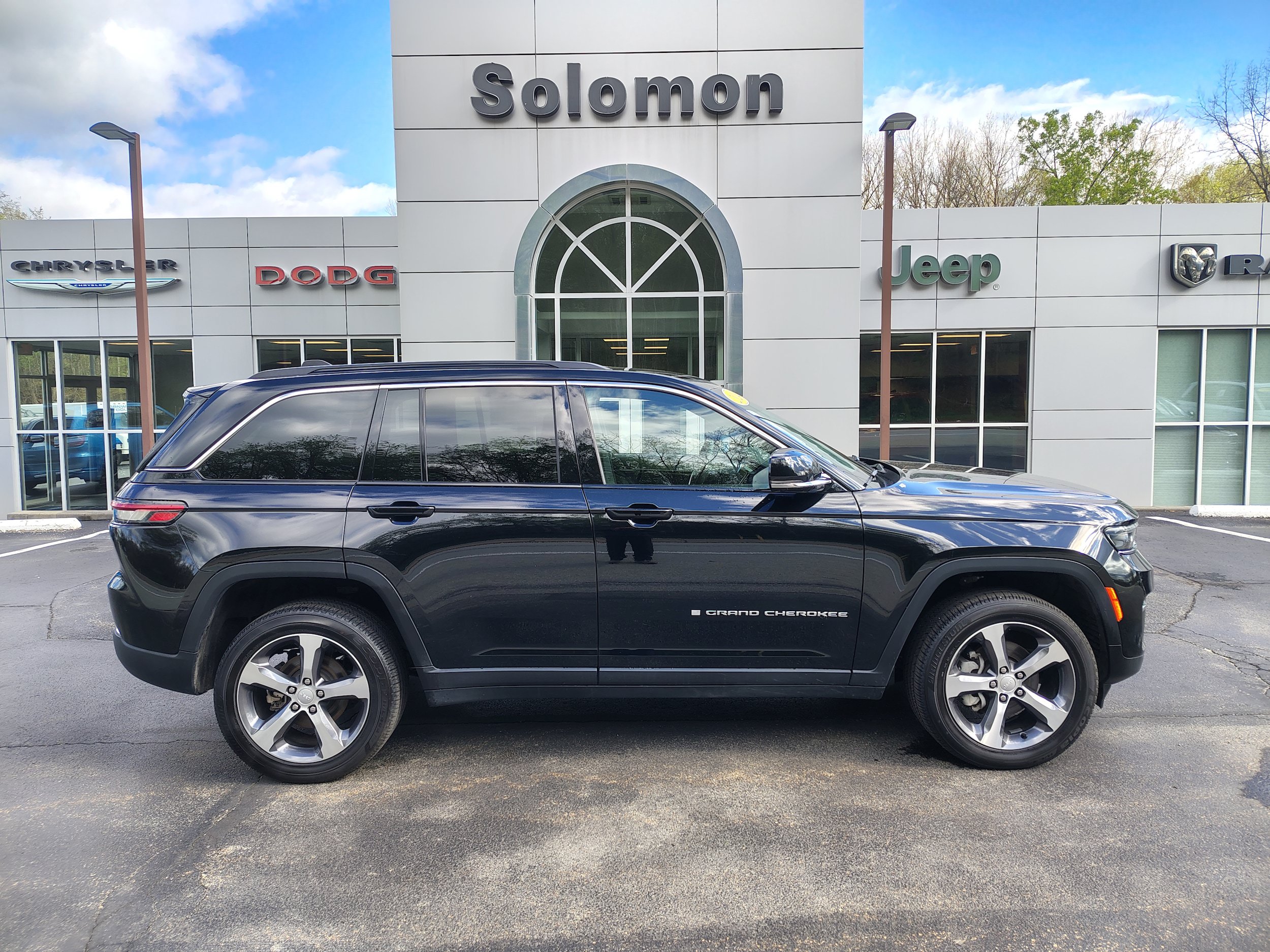 Certified 2024 Jeep Grand Cherokee Limited AWD/4WD image 1