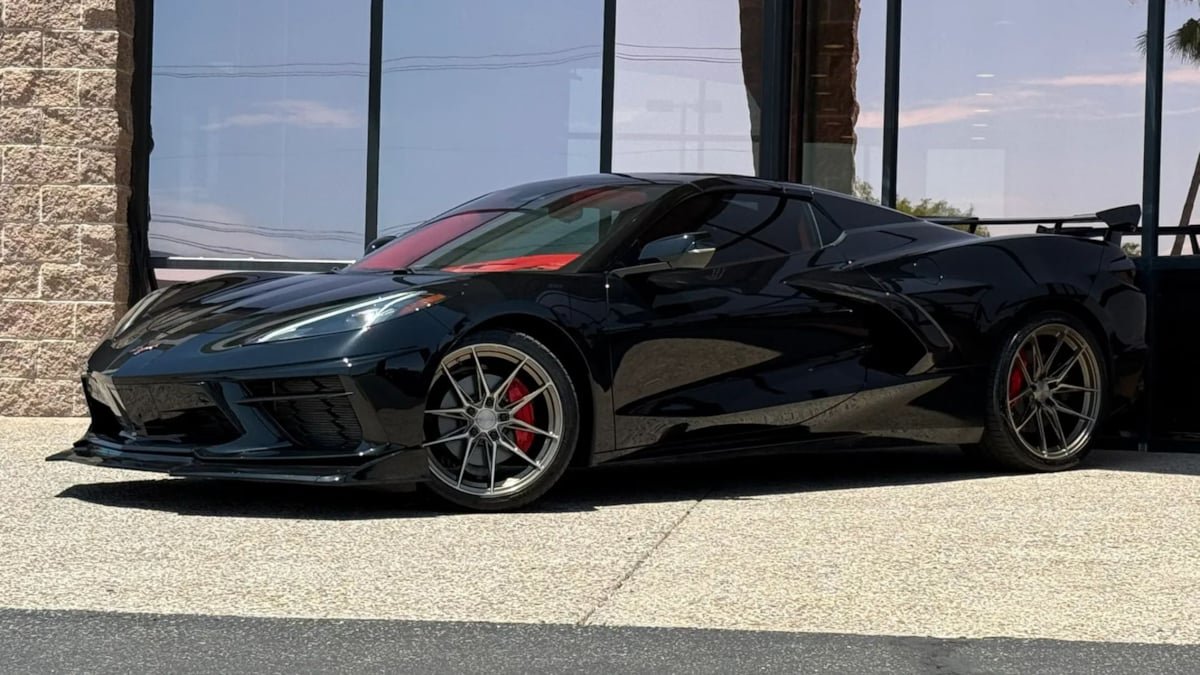 Used 2024 Chevrolet Corvette Stingray Premium Conv w/ 3LT RWD image 3