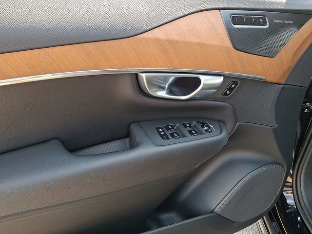 Used 2023 Volvo XC90 B6 Plus w/ Protection Package Premier image 13