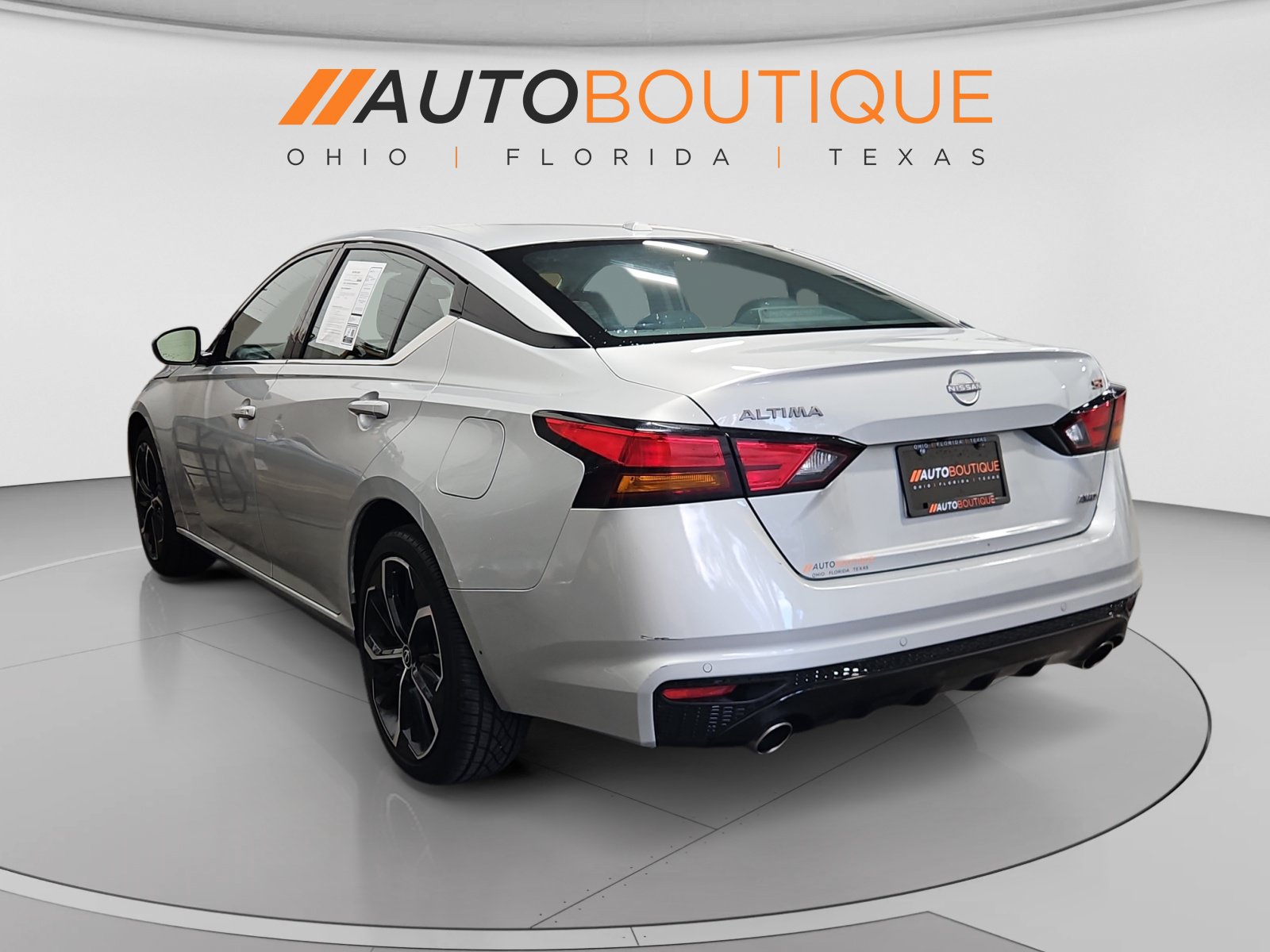 Used 2023 Nissan Altima 2.5 SR AWD/4WD image 3