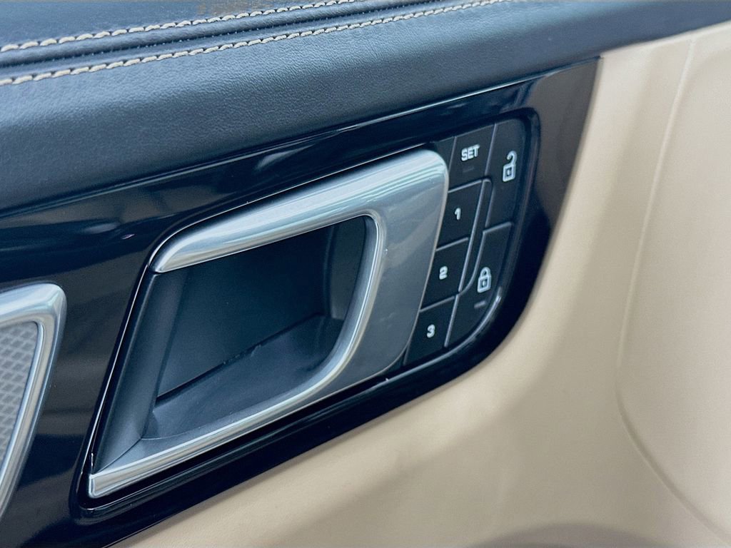 Certified 2022 Porsche Cayenne Platinum Edition image 20