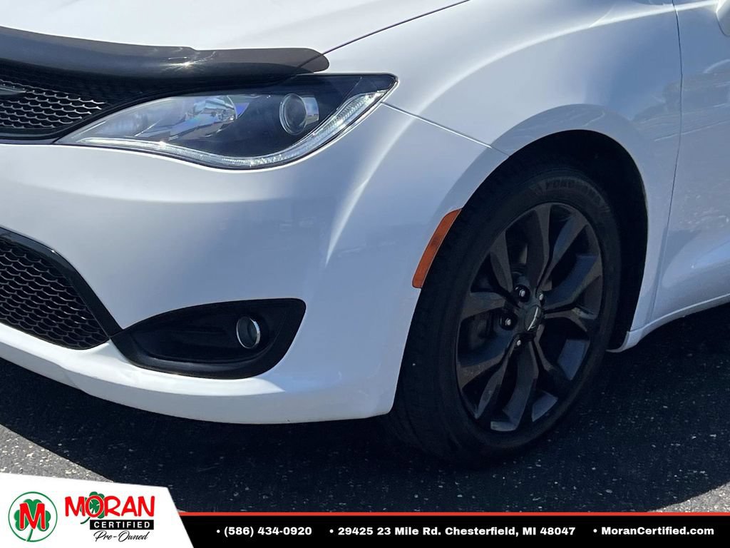 Used 2019 Chrysler Pacifica Limited w/ S Appearance Package FWD image 8