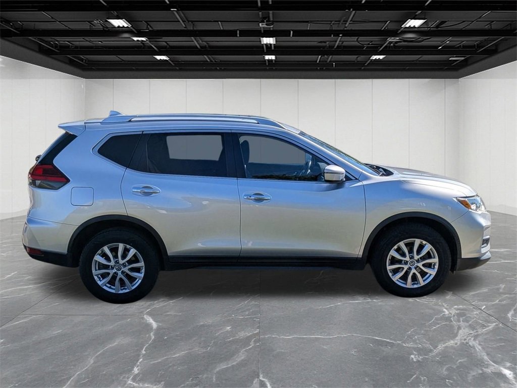 Used 2017 Nissan Rogue SV image 6