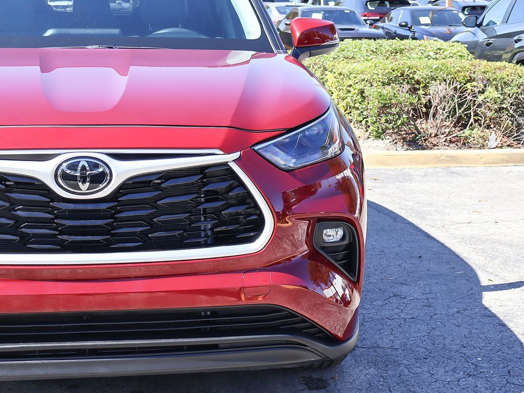 Used 2023 Toyota Highlander XLE image 14