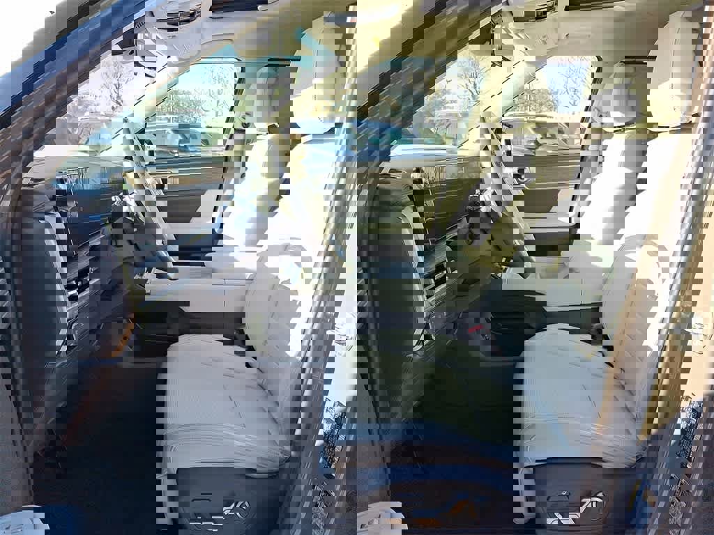 Used 2025 Hyundai Santa Fe Calligraphy image 11