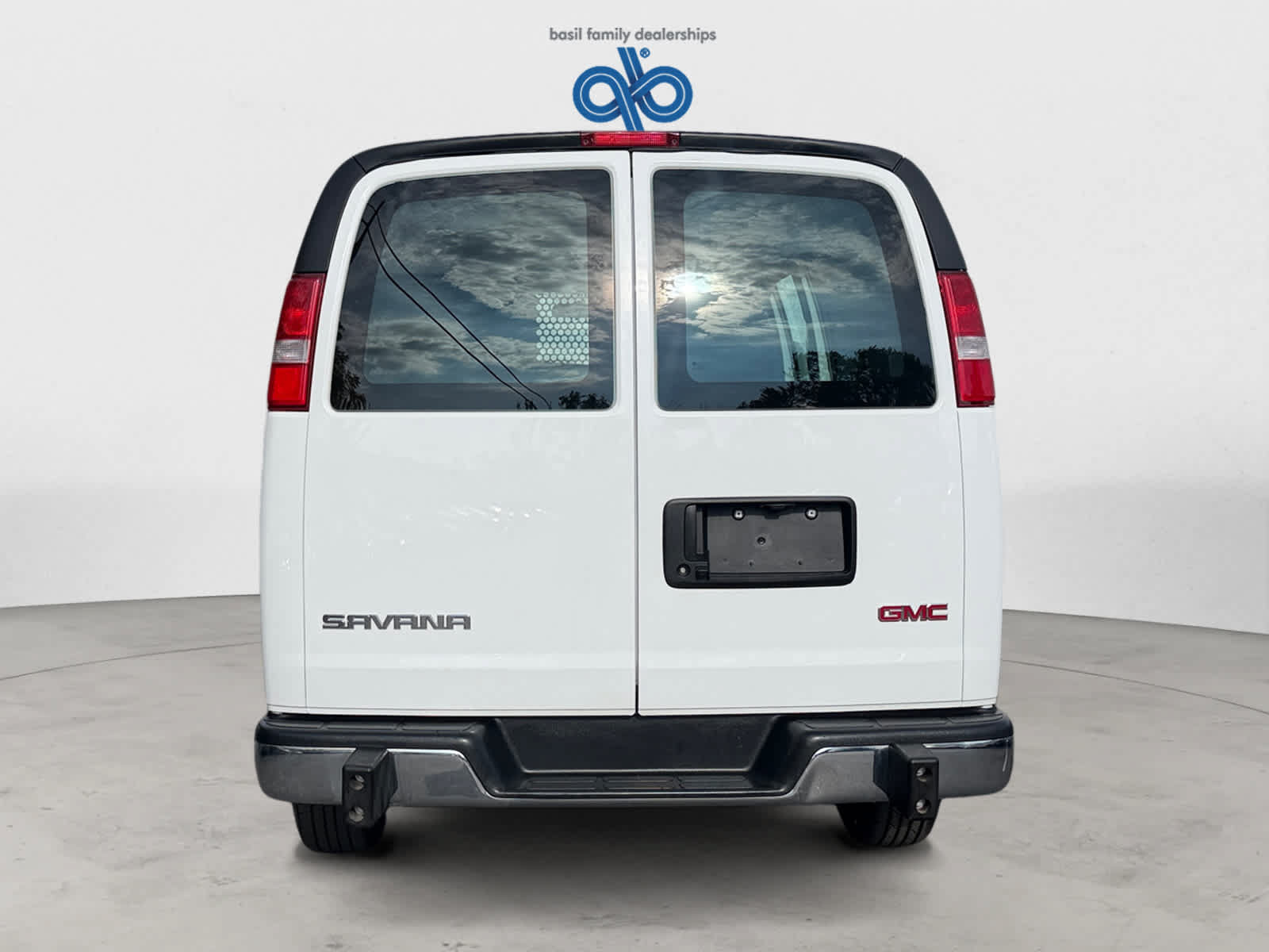 Used 2025 GMC Savana 2500 w/ Driver Convenience Package RWD image 5