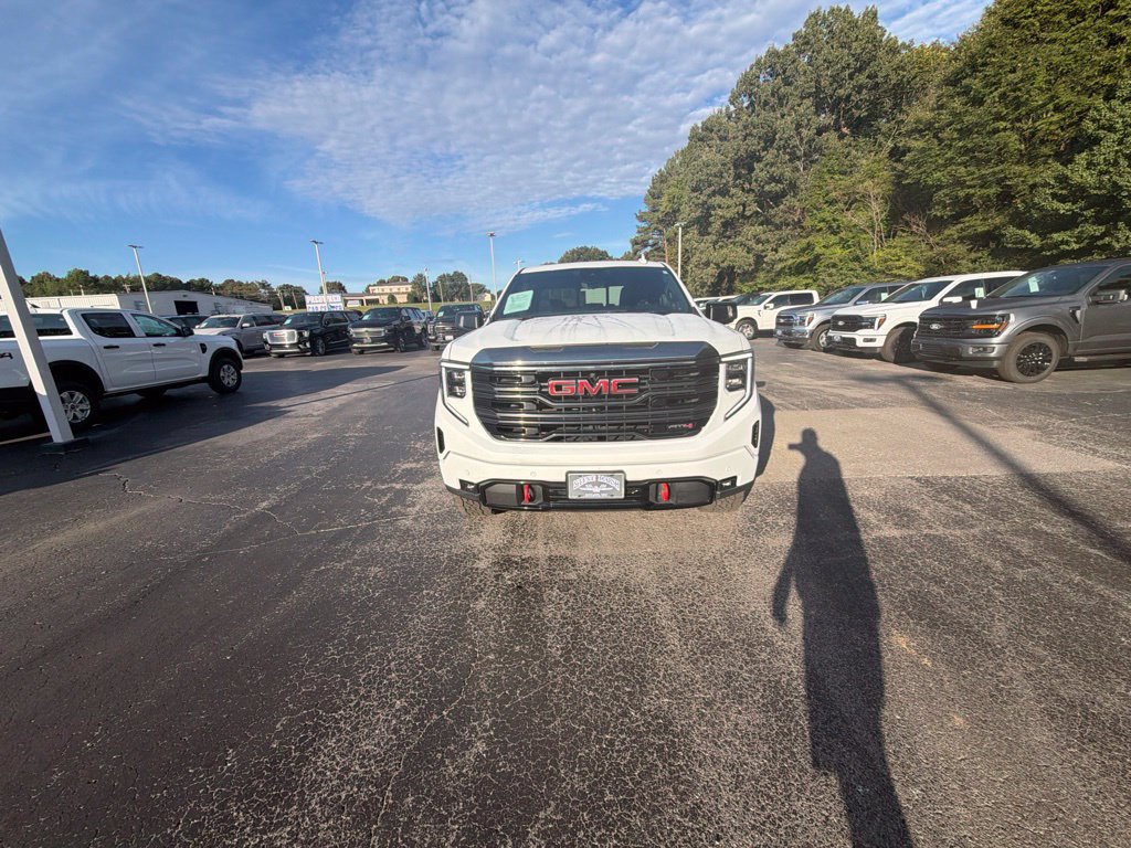 Used 2022 GMC Sierra 1500 AT4 w/ AT4 Premium Package AWD/4WD image 8