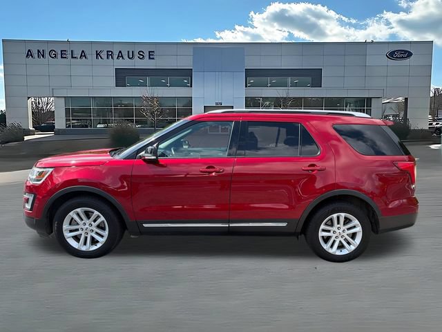 Used 2016 Ford Explorer XLT w/ Equipment Group 202A FWD image 4
