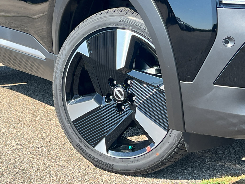 New 2026 Nissan Kicks SR w/ Cold Weather Package image 2