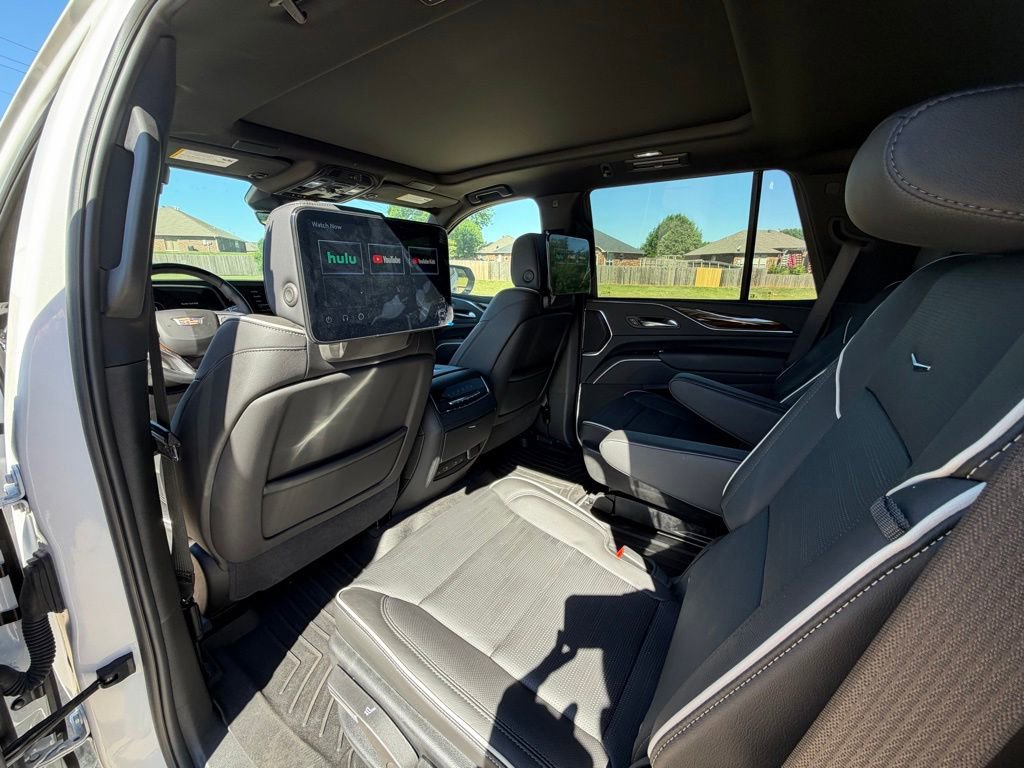 Used 2024 Cadillac Escalade Premium Luxury AWD/4WD image 12