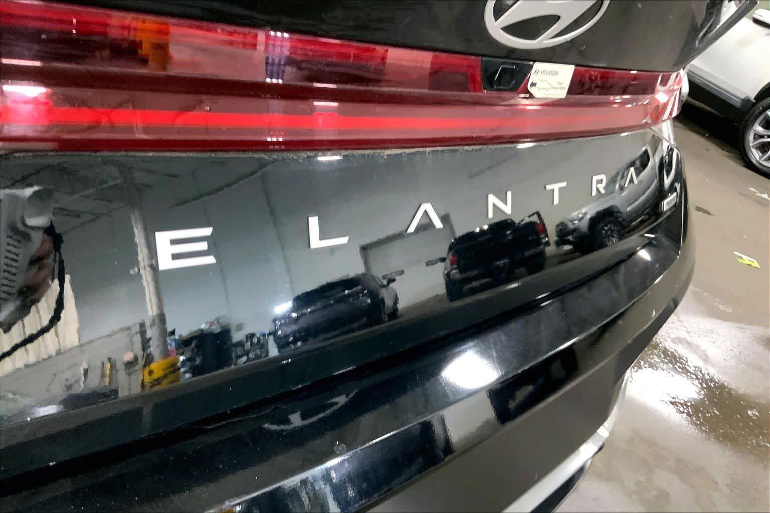 Used 2025 Hyundai Elantra Limited FWD image 31
