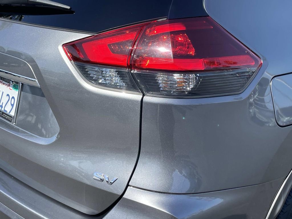 Used 2020 Nissan Rogue SV FWD image 28