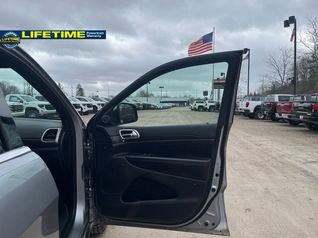 Used 2018 Jeep Grand Cherokee Laredo image 33