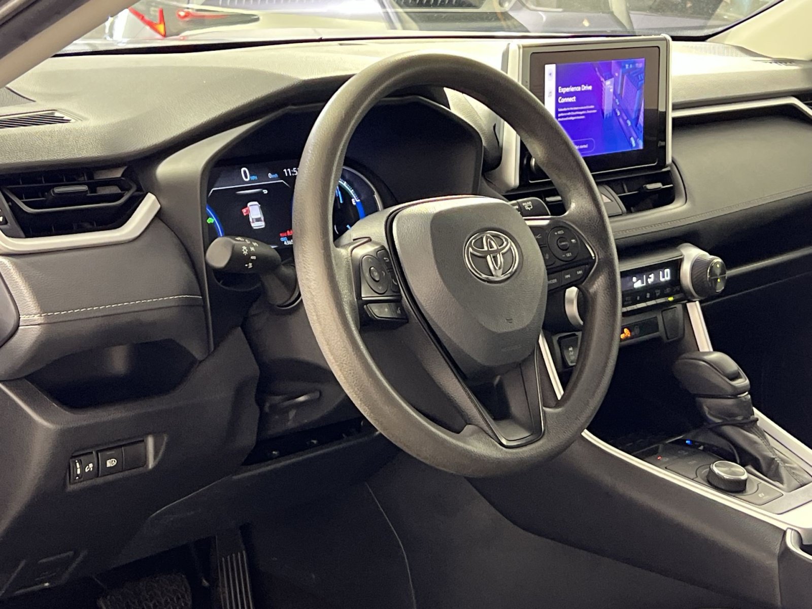 Used 2025 Toyota RAV4 XLE AWD/4WD image 16