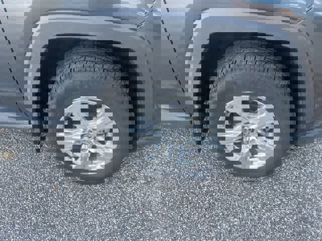 Used 2020 Toyota RAV4 XLE image 13