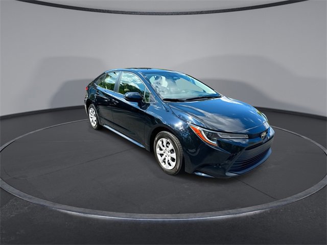 Used 2023 Toyota Corolla LE image 2