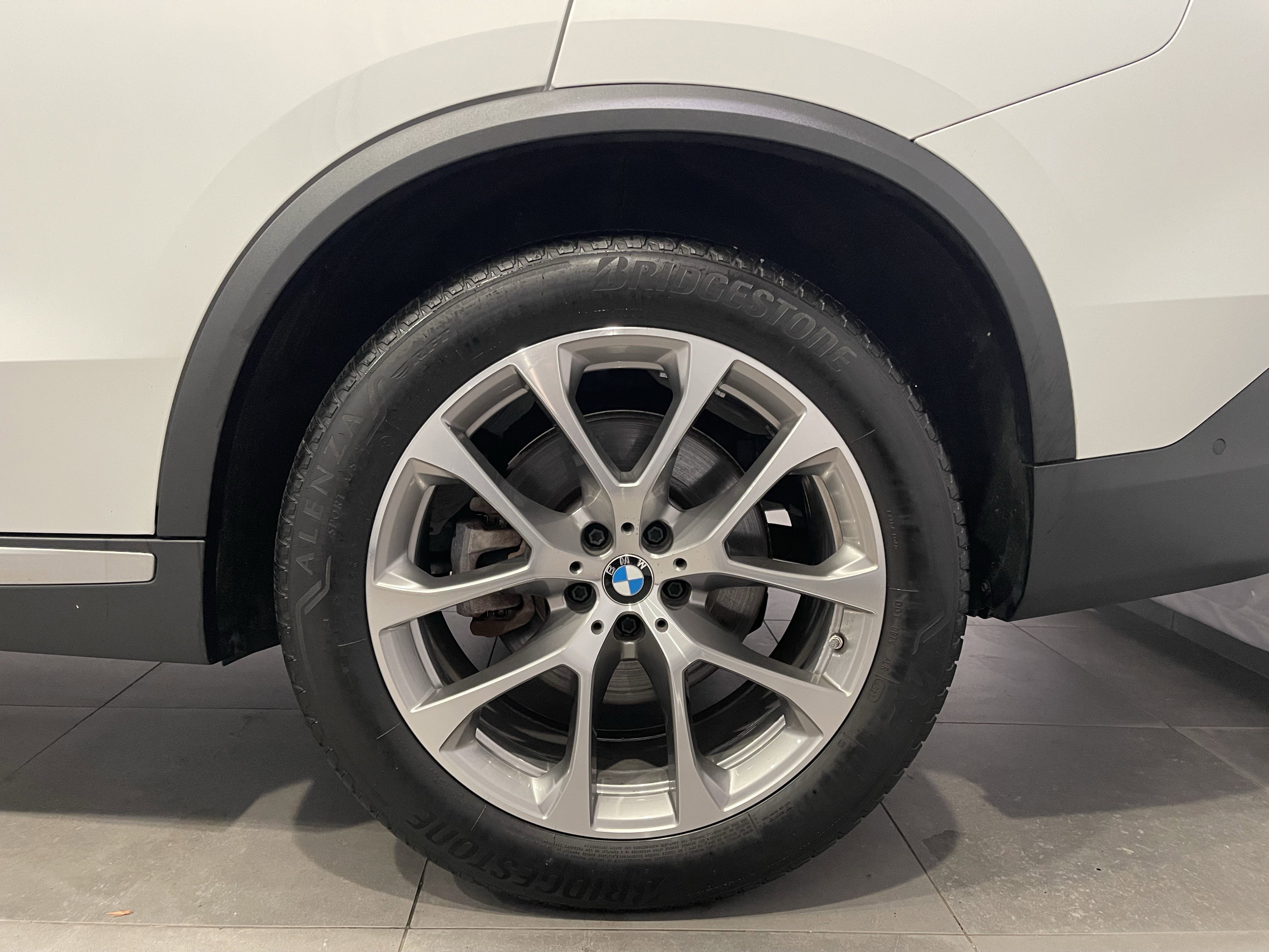 Certified 2024 BMW X5 xDrive40i w/ Premium Package AWD/4WD image 8