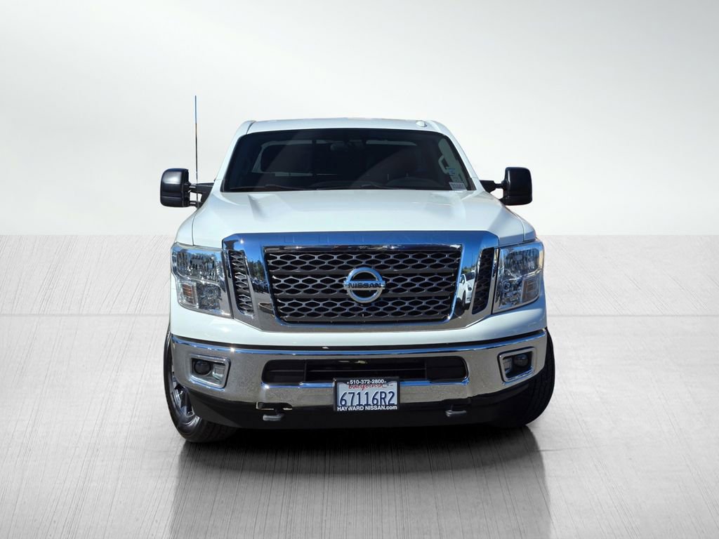 Used 2018 Nissan Titan SV image 2