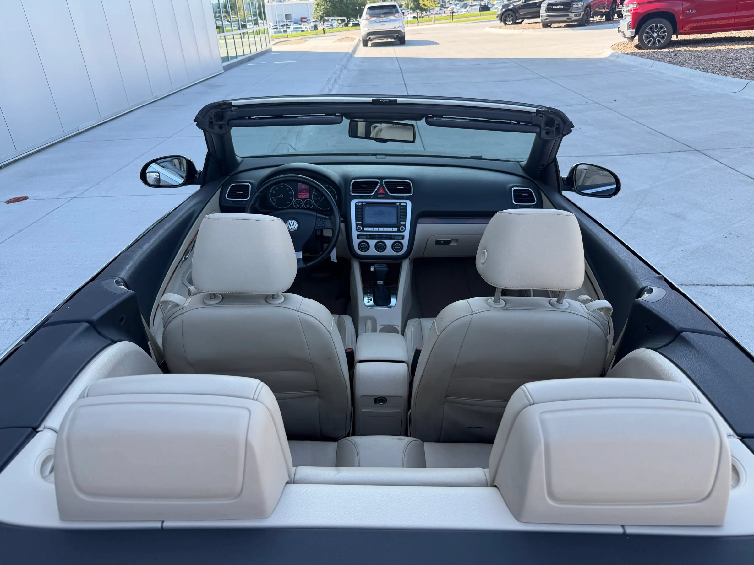 Used 2008 Volkswagen Eos Lux FWD image 3