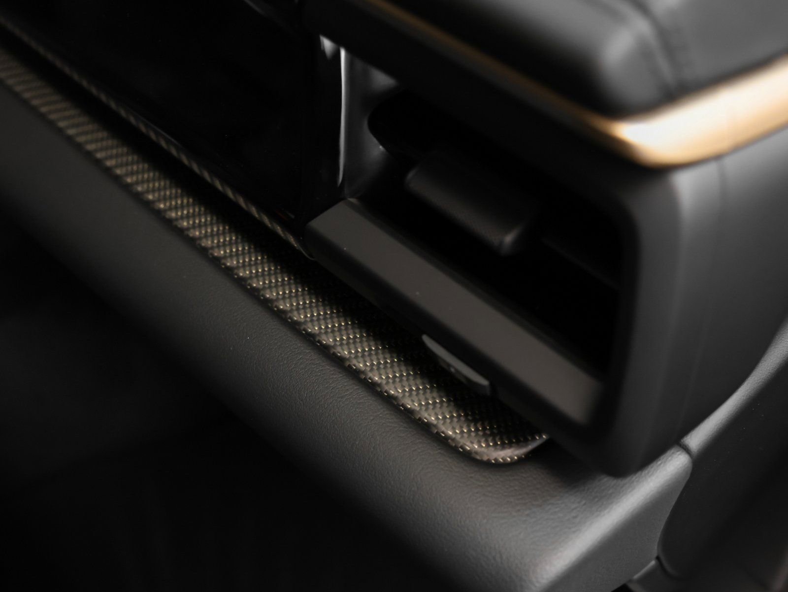 New 2025 Porsche Macan 4S Electric image 26