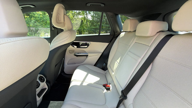 Used 2026 Mercedes-Benz GLC 300 4MATIC image 31