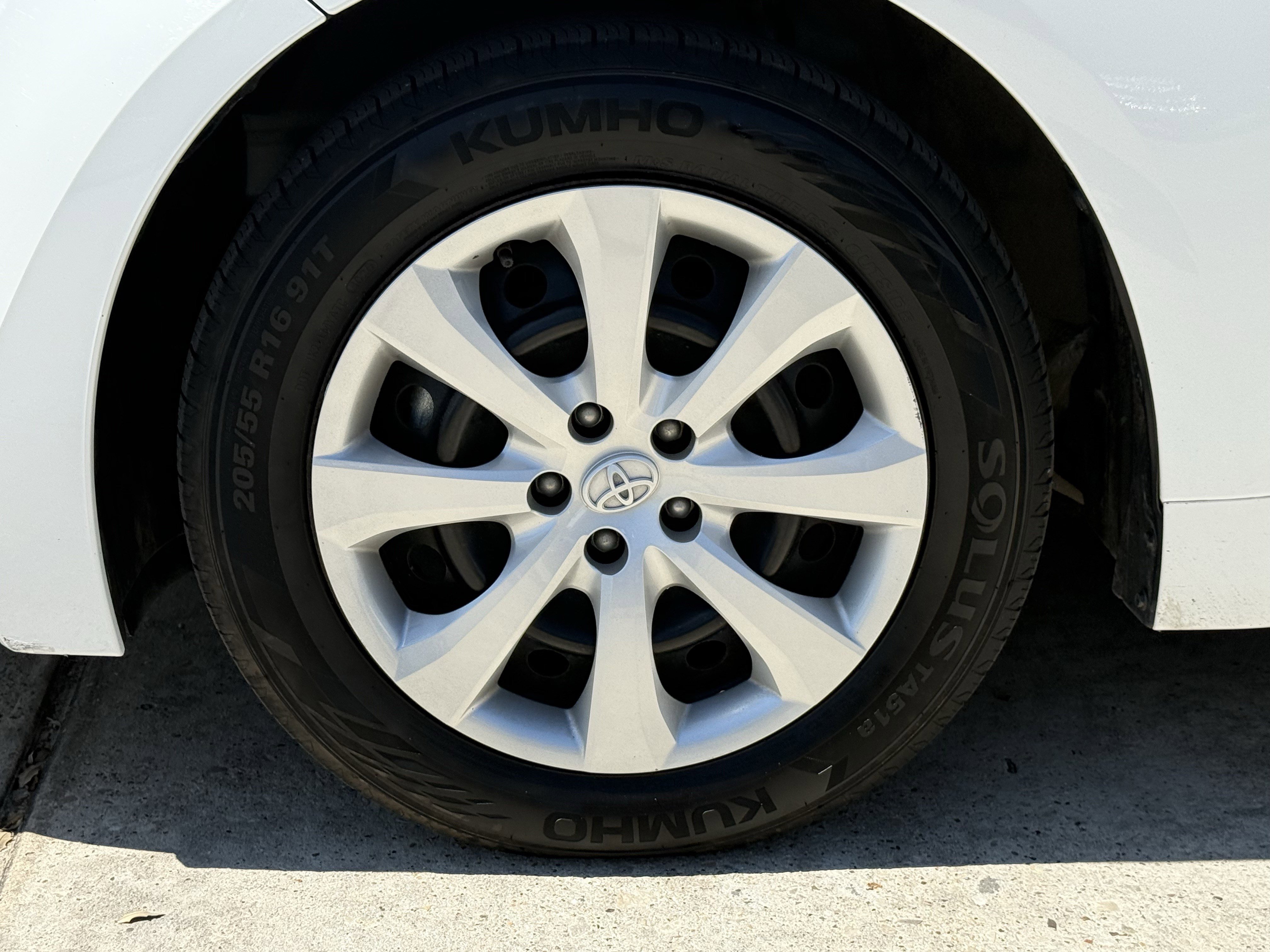 Used 2024 Toyota Corolla LE image 12