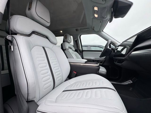 Used 2023 Rivian R1S Launch Edition image 15