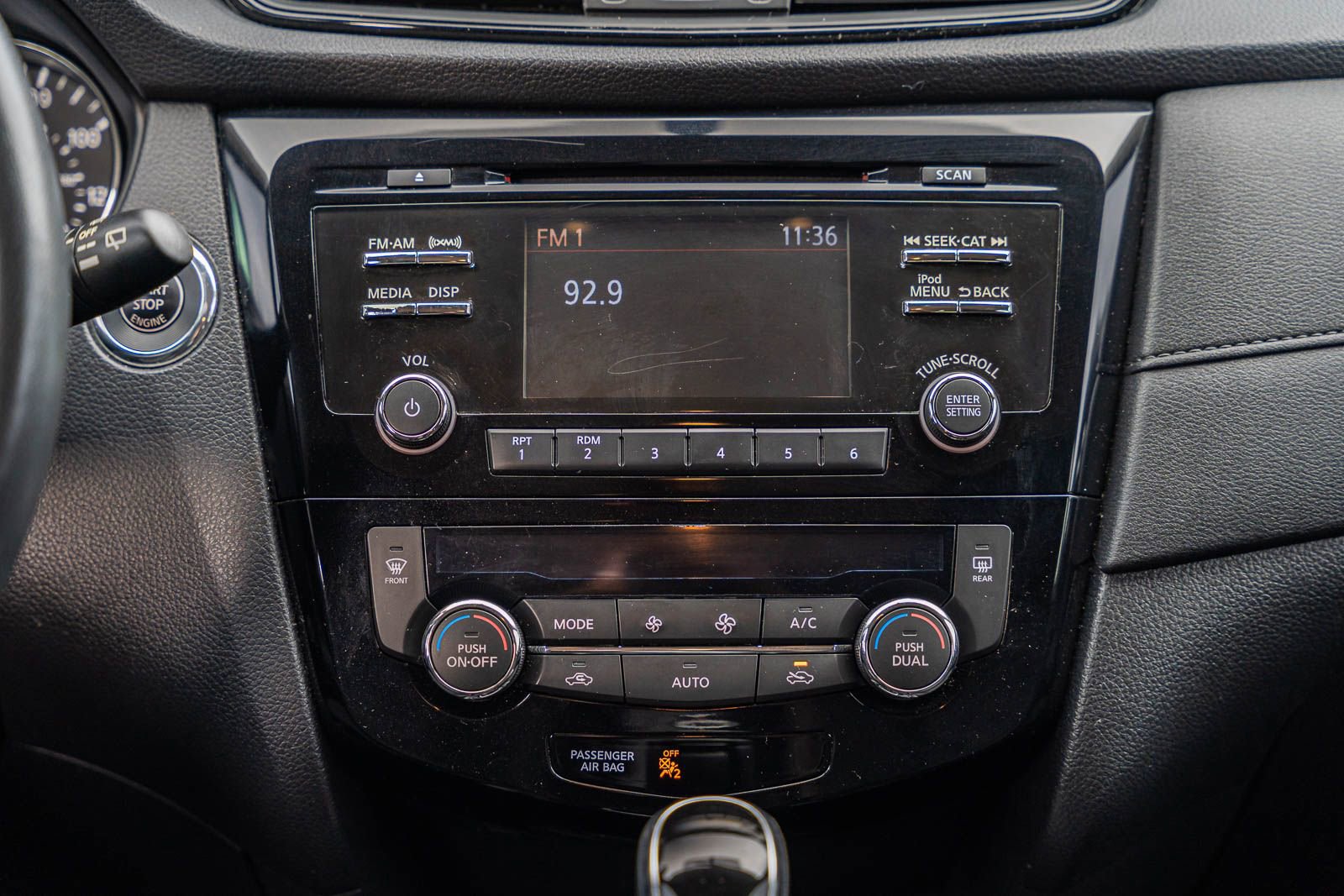 Used 2017 Nissan Rogue SV image 31