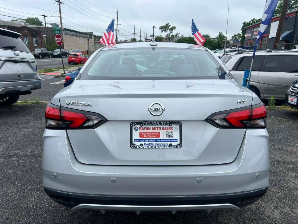 Used 2021 Nissan Versa SV FWD image 9