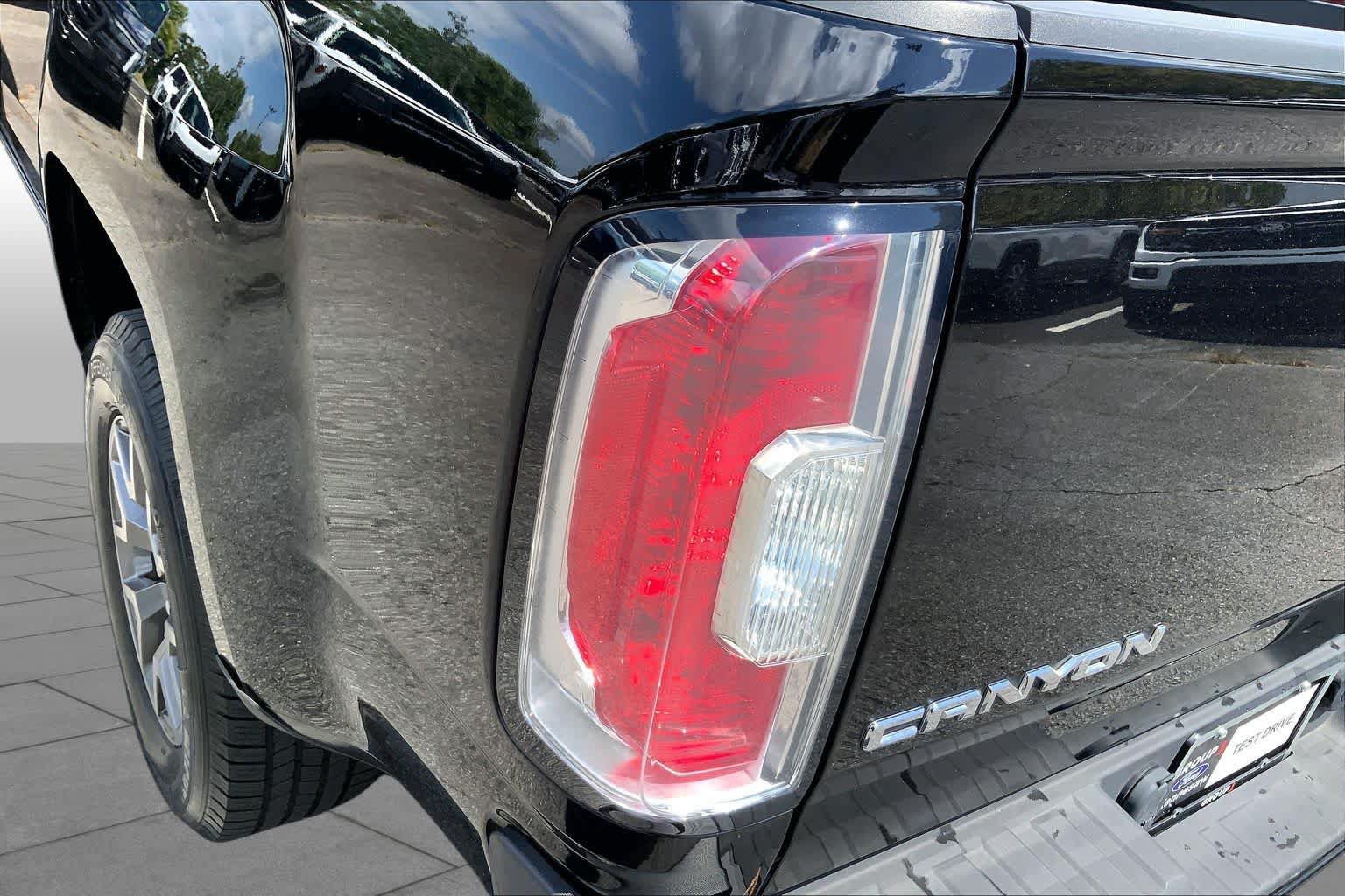 Used 2015 GMC Canyon SLE w/ All-Terrain Package RWD image 26