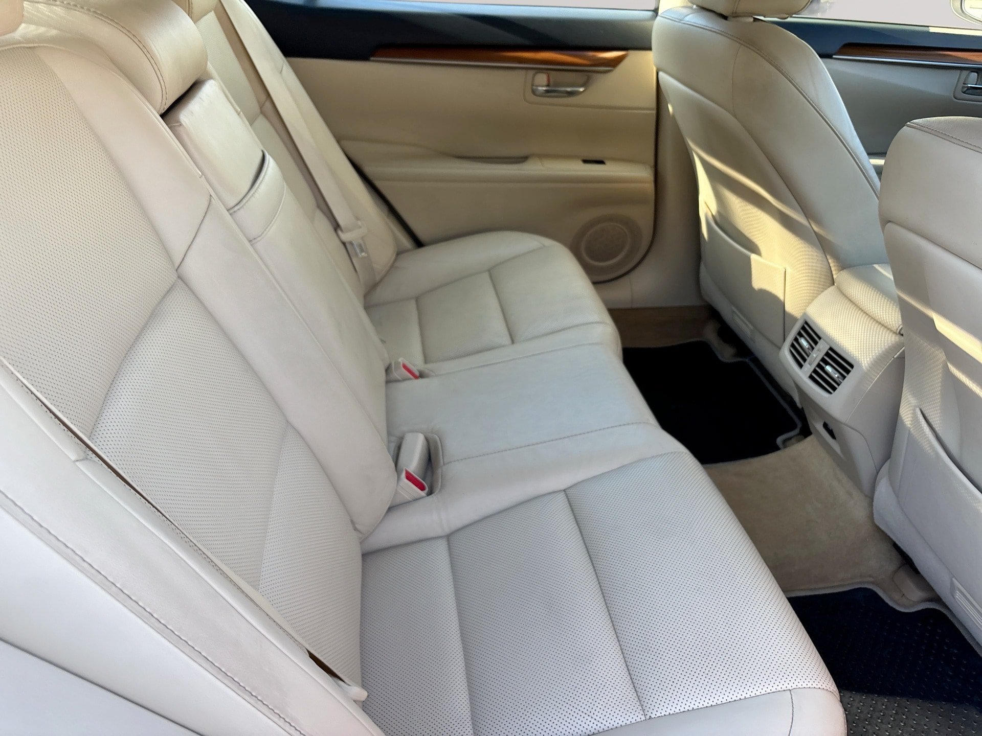 Used 2015 Lexus ES 300h w/ Navigation System Package FWD image 27