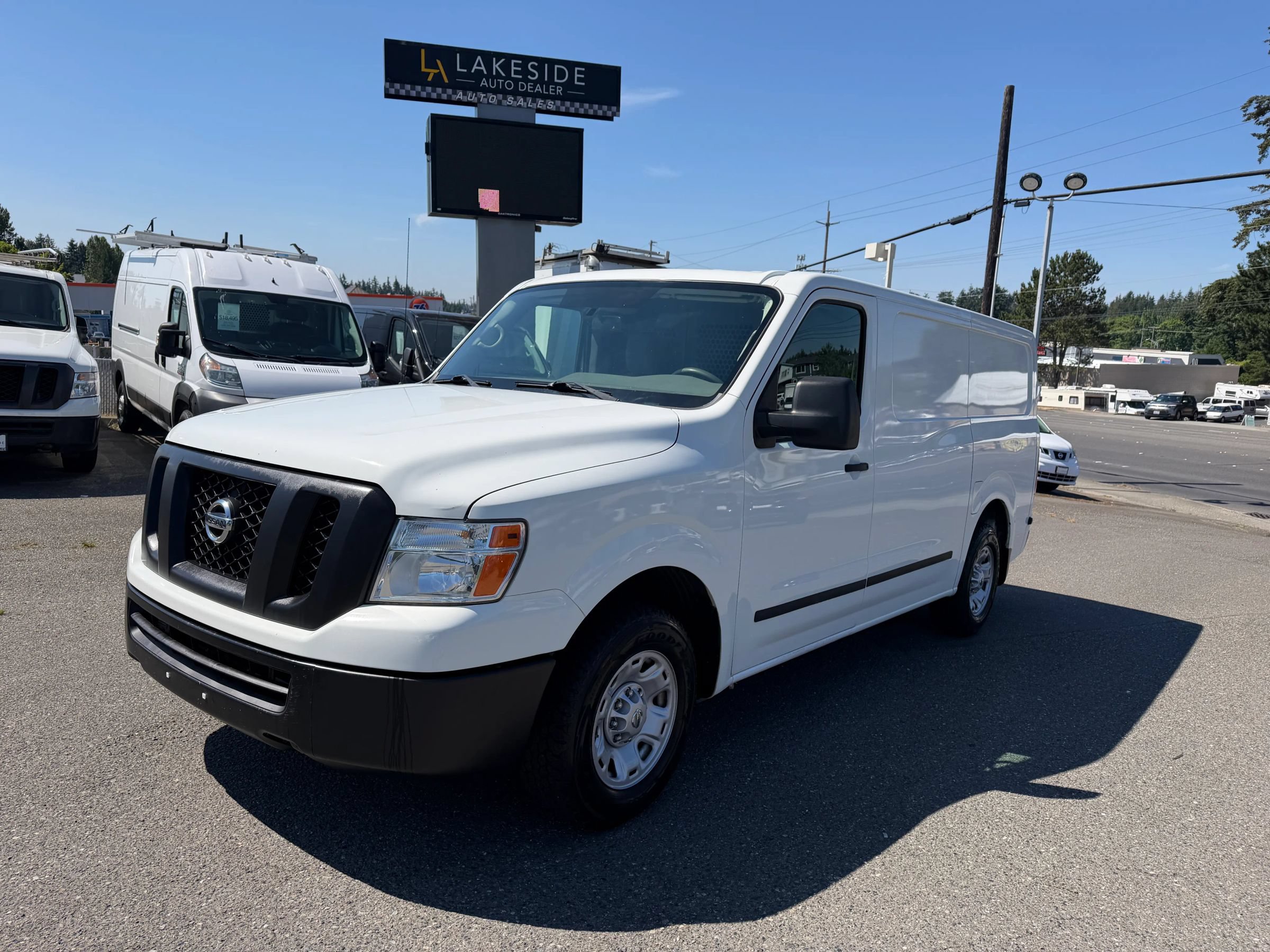 Used 2016 Nissan NV 1500 SV RWD image 1