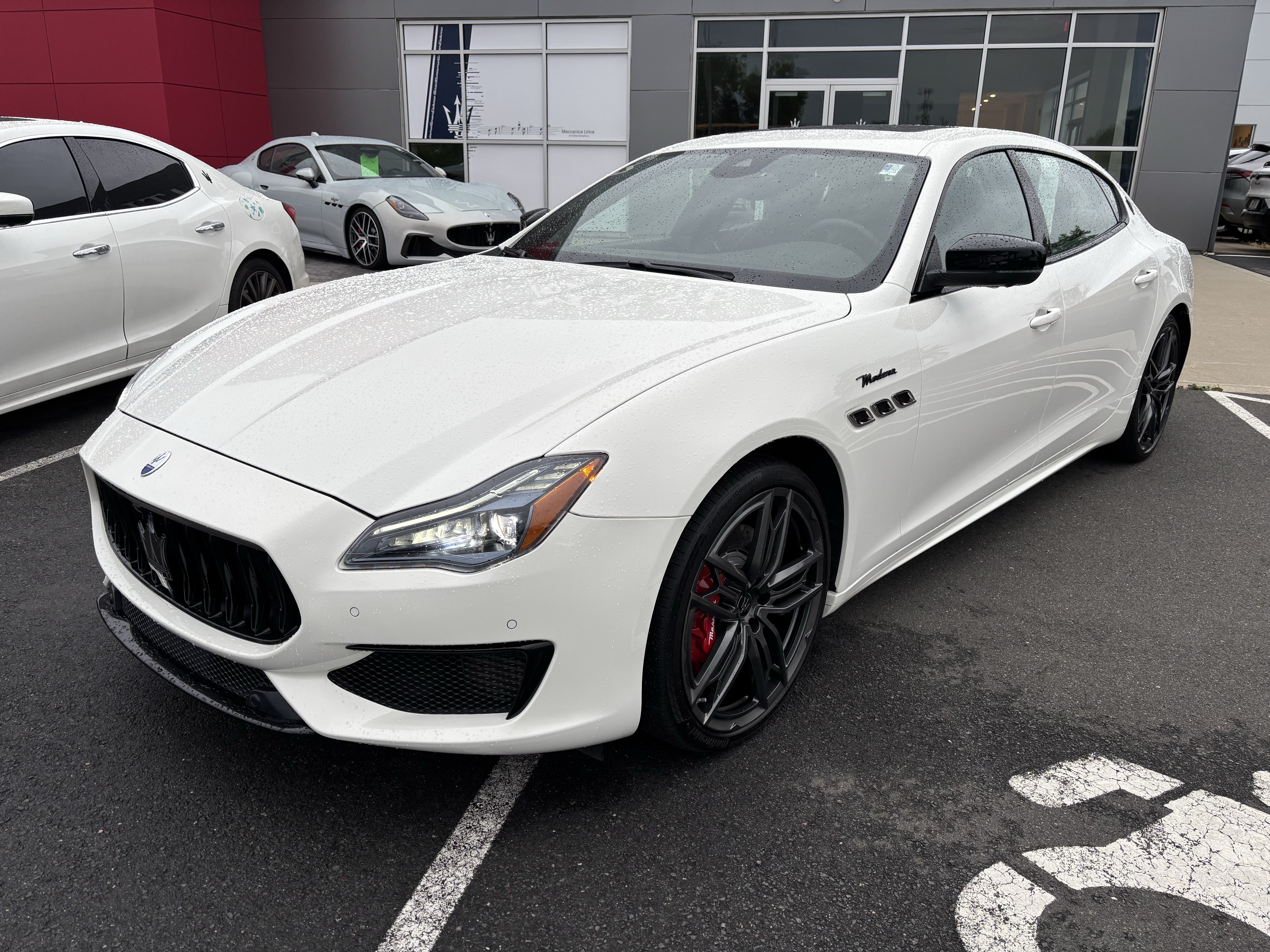 Used 2022 Maserati Quattroporte Modena RWD image 3